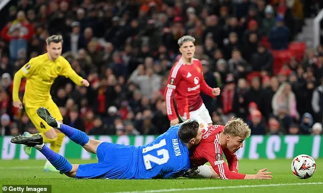 Man United are gifted a goal just FIFTY seconds into Ruben Amorim’s Old Trafford debut – 92600891 14138225 Image A 100 1732825363731