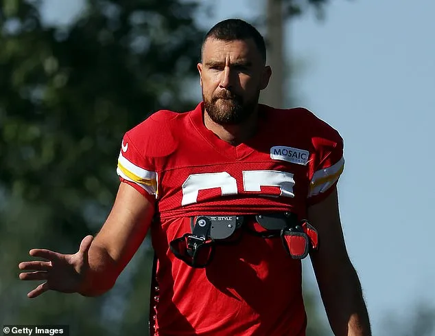 Travis Kelce refuses to sign autograph for a young fan before Kansas City Chiefs practice 100978295 0 Image M 2 1754494415386